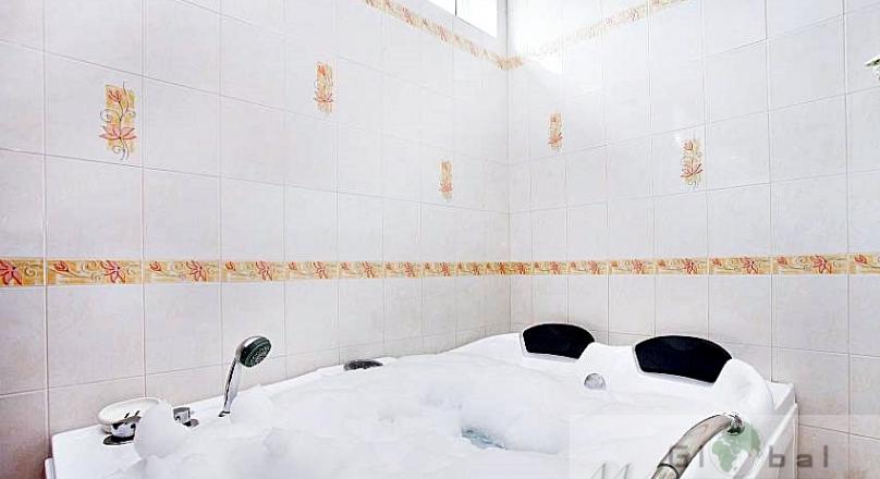 Huay Yai 6-7 bedroom Pool Villa and 3-4-bedroom guest house Pattaya Thailand